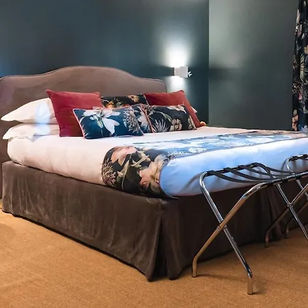 L'americano Luxury Pensión 4*